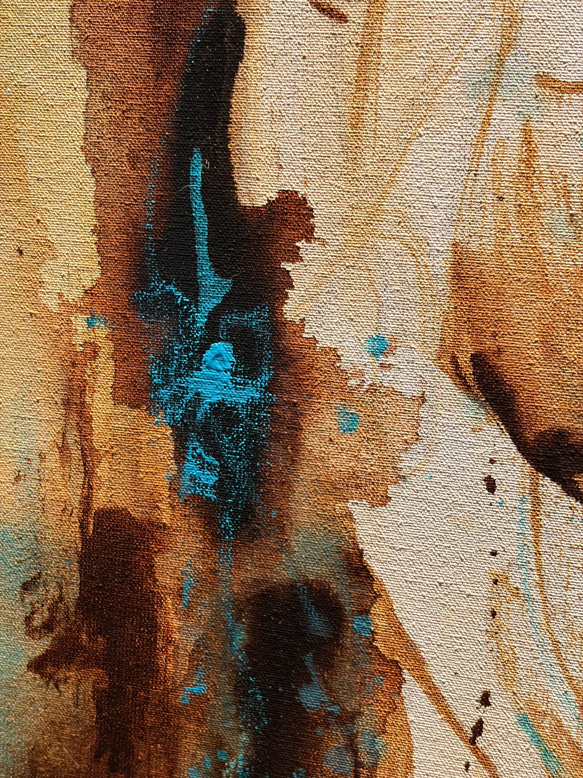 Detail van diepe omberlagen met een fel turquoise accent in dikke verf