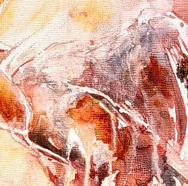 Detail van Bird Soul: de veren van de tweede flamingo in houtskoolgrijs en wit over warme wassingen