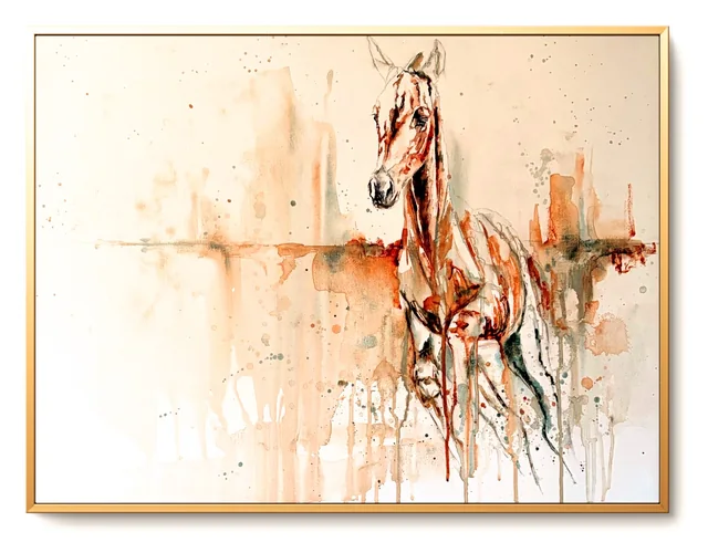 Childhood memories, het hele schilderij: een jong paard in roest en grijsgroen aquarel op een bleke linnen ondergrond, in een eiken baklijst met gouden rand