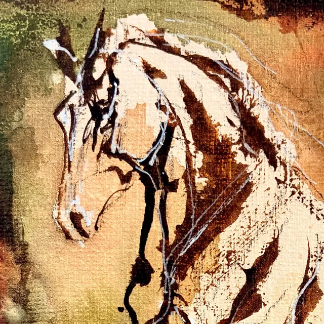 Detail van Coalescence: het hoofd en de manen van het paard in donkere inkt over een mosgroene vlek