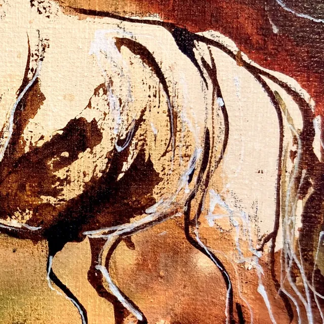 Detail van Coalescence: één inktlijn langs de achterhand, witte druppels over het katoenen weefsel