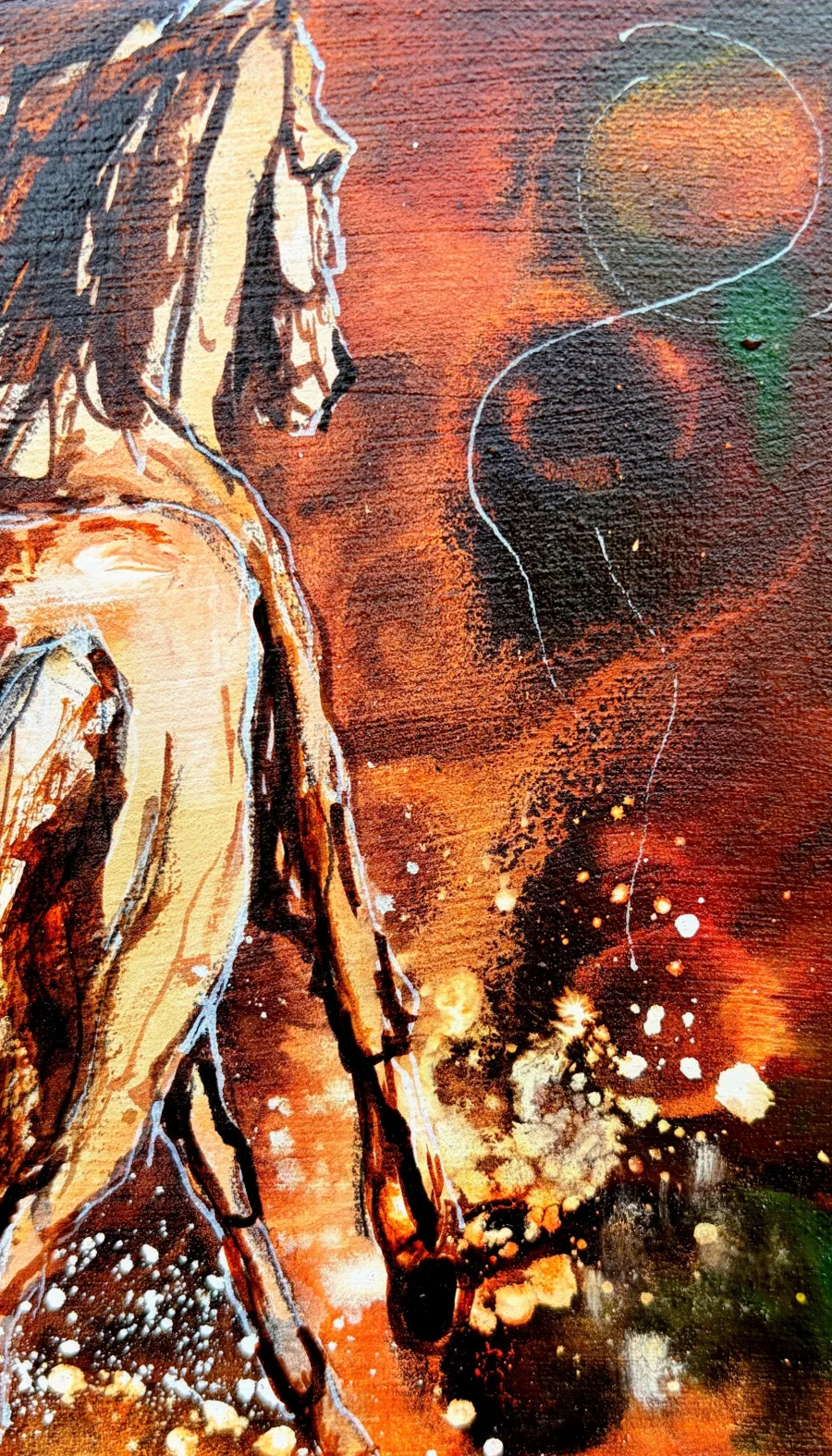 Een figuratieve Coalescence-studie: een eenzame figuur in profiel te midden van vurige rood-, oranje- en zwarttinten met witte spatten
