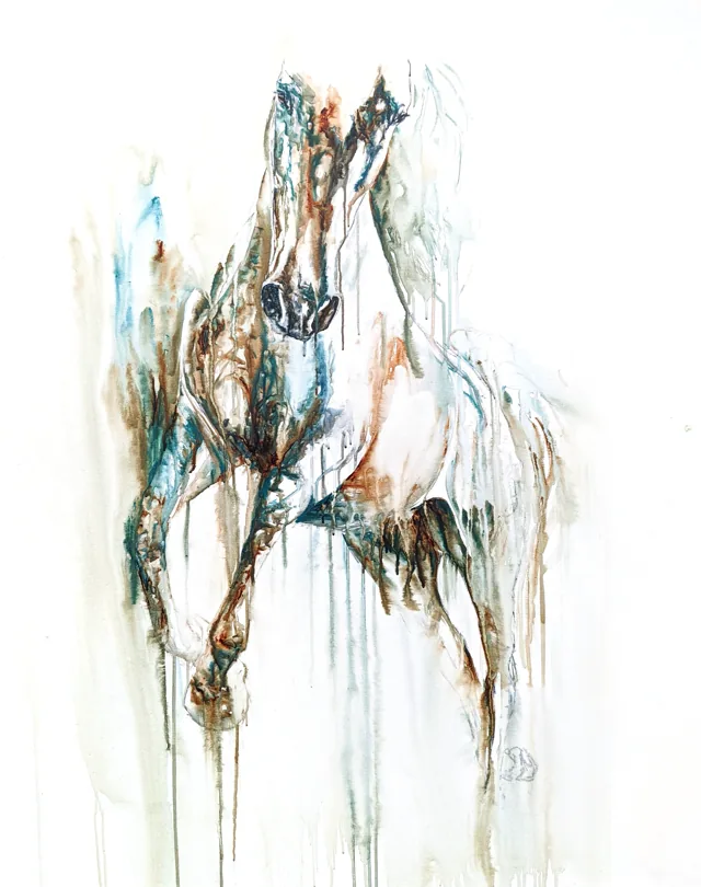 Footloose, een jong paard geschilderd in aquarel op wit linnen doek, blauwgroene en roestbruine verf die over het doek naar beneden loopt