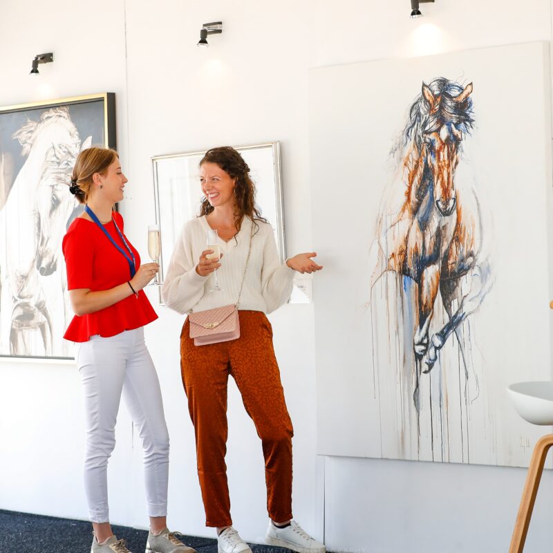 Marjo lebbe at knokke hippique with her horse paintings